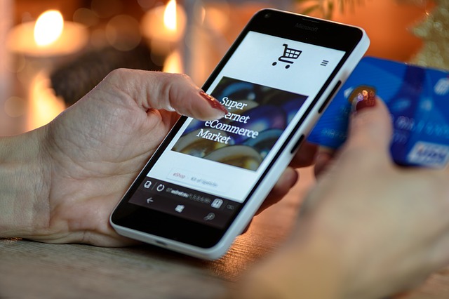 holiday shopping 1921658 640 1